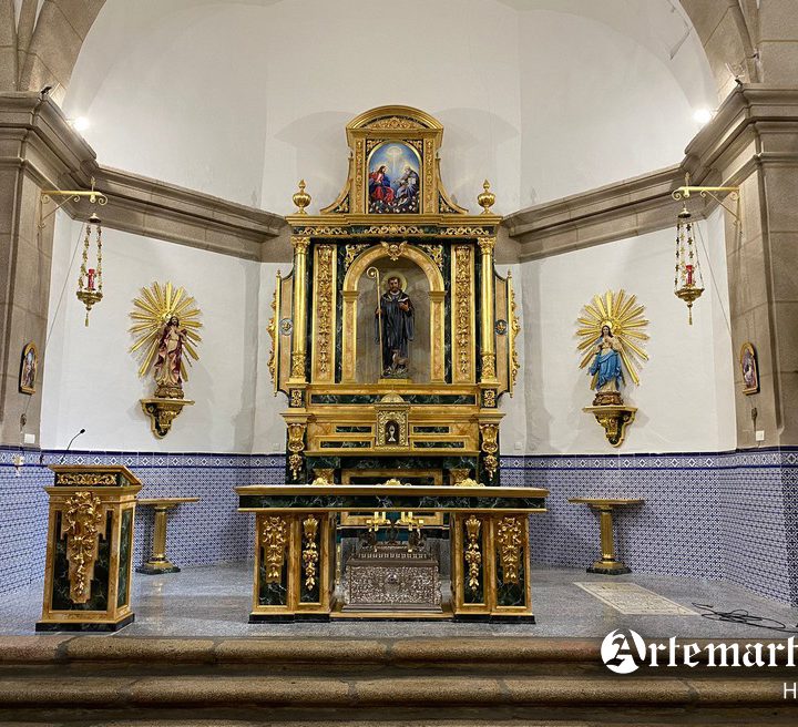 TORRICO - Toledo - Retablo mayor, altar, ambón y otras piezas.