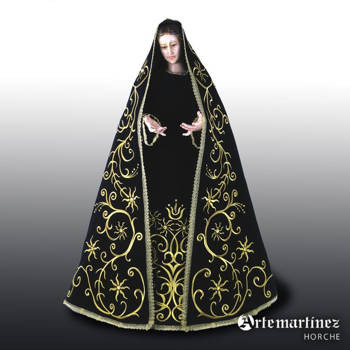 Virgen Dolorosa de vestir. Medida 155 cm alto.