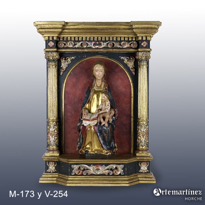 M-173 Marco Renacimiento Sencillo y V-254 Virgen Gótica Vitoria mediana. Tamaño marco: 115 x 86 cm.